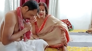 सौतेली बेटी ने मुझे ड्राइवर के साथ चुदाई करते हुए पकड़ लिया! मेरी सौतेली माँ को मत चोदो!!