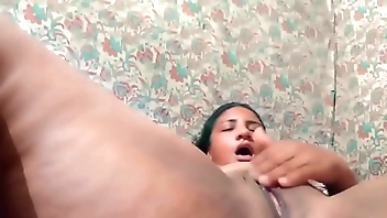 She was left alone at home and I took the opportunity to masturbate and show off for the camera!