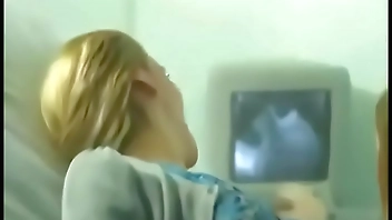 Medico se aproveidando da paciente