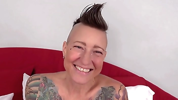 Desperate Amateurs Crimson Pearl Savanna Kate Lexi get their pussies stretched