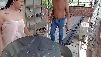 SE DETUVO EL SERVICIO DE AGUA EN MI CASA Y MI CUÑADO CACHONDO ME SOCORRE, PERO TERMINAMOS FOLLANDO EN LA TERRAZA JUNTO AL TANQUE DEL AGUA-1 parte-