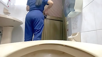 HOSPITAL BATHROOM RECORDS PATIENT AND NURSE PISSING