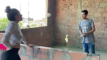 Mi vecino me ayuda con daños de la luz y le doy las GRACIAS CON SEXO