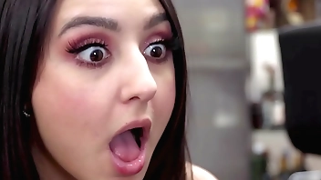 Valentina Nappi show Eliza Ibarra that men will do anything for you if you give them a little something first