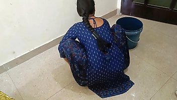 देशी गांव की सेक्सी लड़की को चोदा बेडरूम मे