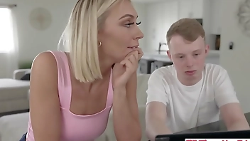 Sexy Minx Chloe Temple finds Creative ways to Fuck Stepdad on the Sly - S29:E4