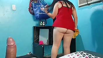 नई नौकरानी पैसे के लिए गड़बड़ है: मैं एक नई सफाई लड़की को किराए पर लेता हूं और उसके पैसे की पेशकश करता हूं ताकि मैं अपना पूरा लंड उसकी मोटी गांड में डाल सकूं, मैंने गलती से उसे सह से भर दिया