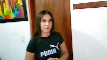 MI NOVIA LATINA COLOMBIANA ME LLAMO PORQUE ESTABA SOLA EN LA CASA Y DESEA TENER UNA VERGA GRANDE EN SU APRETADA VAGINA, MI NOVIA ES LA MEJOR- PORNO EN ESPANOL-