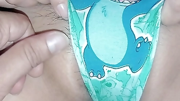 xxx देसी जब मेरी दोस्त मुझसे मिलने आती है तो वह मुझे अपनी चूत से खेलने देती है