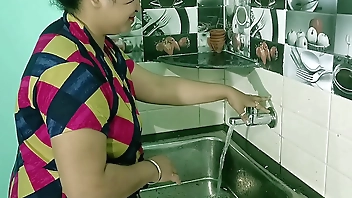 नए लड़के के साथ हॉट भाभी रोलप्ले सेक्स! हिन्दी गर्म सेक्स