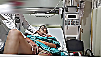 Por eso se tardaba tanto en atenderme en el IMMS, el doctor me chupa las tetas/ Daniela/ Hyperversos