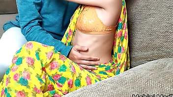 देसी भाभी ने घर पर अपने बड़े लंड वाले बॉयफ्रेंड को बुलाया और पीली साडी में घपाघप चुदाई की