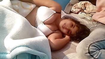 मेरी बीबी बहुत सेक्सी हे उसे चोदने में बहुत मजा आता हे