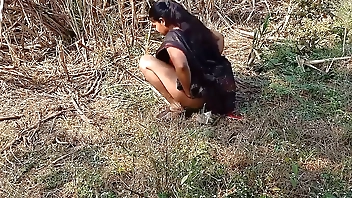 मेरे खेत मुत ने सजा ए हैं कि मेरे साथ सोना होगा