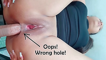 उफ़, गलत छेद, क्षमा करें !! मैंने उसकी गांड की बेरहमी से चुदाई की, बड़े पैमाने पर स्खलित हुआ और यह सब अपने सेल फोन से रिकॉर्ड किया! (पूर्ण सेंसर रहित)