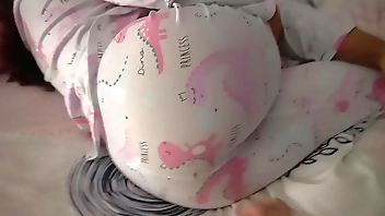 आई एम सॉरी सौतेली बहन लेकिन आप इतनी हॉट लग रही थीं कि मैं आपको छूने और आपकी टाइट चूत को चोदने से खुद को रोक नहीं सका