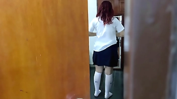 EL ASQUEROSO DE MI PADRASTRO SE APROVECHA DE MI INOCENCIA CUANDO ESTAMOS A SOLAS EN CASA