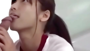 インストラクターがシャワールームに〜