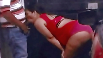 Delivery guy recorded with a hidden camera: My cuckold husband records me giving a blowjob to the lucky stranger, I suck the delivery man's cock in my garage (I'm a very bitch and complacent amateur Hotwife)