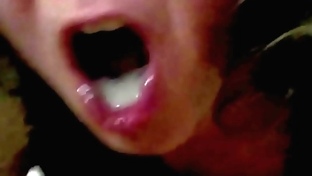 Japonesa casada chupando até ganhar leitinho