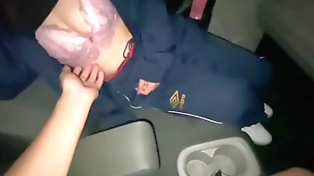 真夜中の車の中でラブラブS◯Xをする素人変態カップル