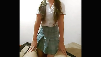 POV Alumna de colegio público de CDMX mamando verga con pasión a su hermanastro mayor por plata - necesito algo soy virgen pero hago lo que quieras! morrita colegiala, estudiante de México, casero