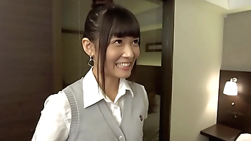 美人若妻がパイパン制服姿で他人男と中出しSEX■※「欲求不満でもセックスレスでもありません」旦那との性欲処理SEXに嫌気が差し応募※本気で愛し合いながらのSEX希望！1