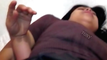 Madrastra pervertida: finge tomar una siesta para que su hijastro se la folle POR EL CULO.