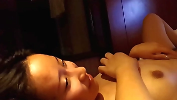 Young Chinese girl having sex with boyfriend, video leaked