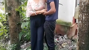 Desi Girlfriend ki chudai by Outdoor