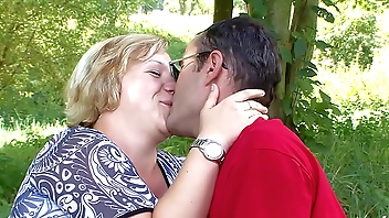 Dicke deutsche Hausfrau von Fremden zum ficken in den Dünen abgeschleppt