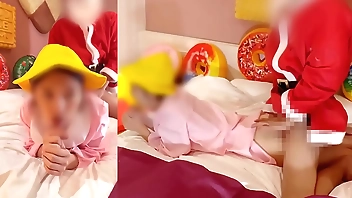 【えっちなクリスマス】小さいまんこに中出し！サンタさんと妊娠する練習