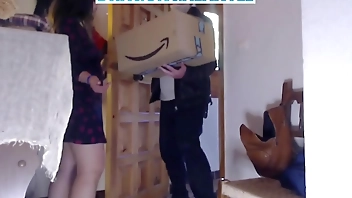 Amateur blowjob to delivery man