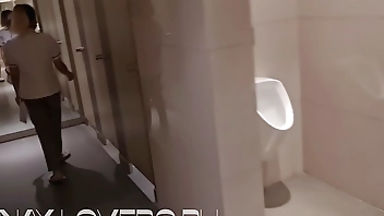 Pinay Sex Scandal -Teacher kinantot sa pang publiko banyo