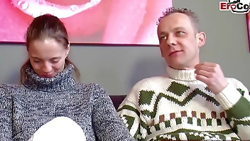 Deutsche Teen Freundin geteilt erste mal MMF Dreier im amateur casting