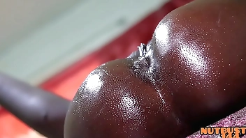 EBONY SLUT LOVES DEEP ANAL STROKES, BEGGS CUNT INSIDE ASS