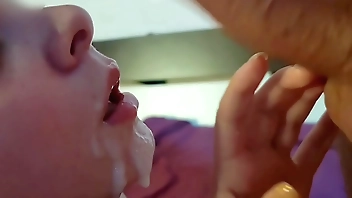 Кончил ей в ротик а потом обкончал животик после жесткого  - Redhot Fox