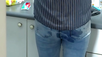 I found my stepson jerking off and I let him cum on my ass with my jeans on