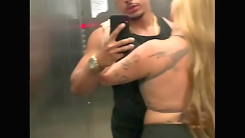 Leaked online! Married blonde loses her phone and intimate videos appear online