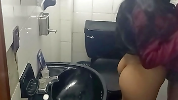 CAMERA Records STUDENTS in THE BATHROOM of the Institute! We found a bathroom ONLY! FUCKING with STUDENT in the Bathroom! Home video!