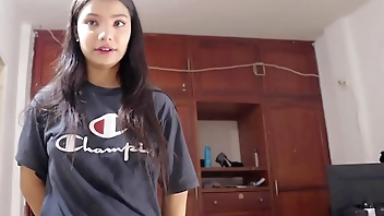 FRIEND puts a big cock and fucks the Neighbor's mouth while the program? oral creampie - porn in spanish - real homemade