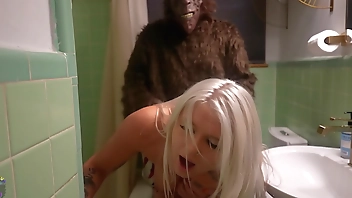 The Legend Of Big Foot : No Whores Make It Out Alive