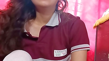 Le Habla Su Madre Mientras Me la Chupa Muy Rico! Chamaca Mexicana Cogiendo Después de la Escuela con su Uniforme Escolar. Sexo Casero