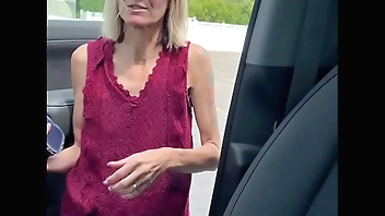 Amateur skinny granny getting a pov quickie creampie