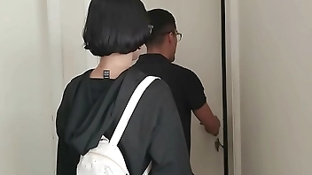 Kimiko went to visit a new room for rent and was not forgiven